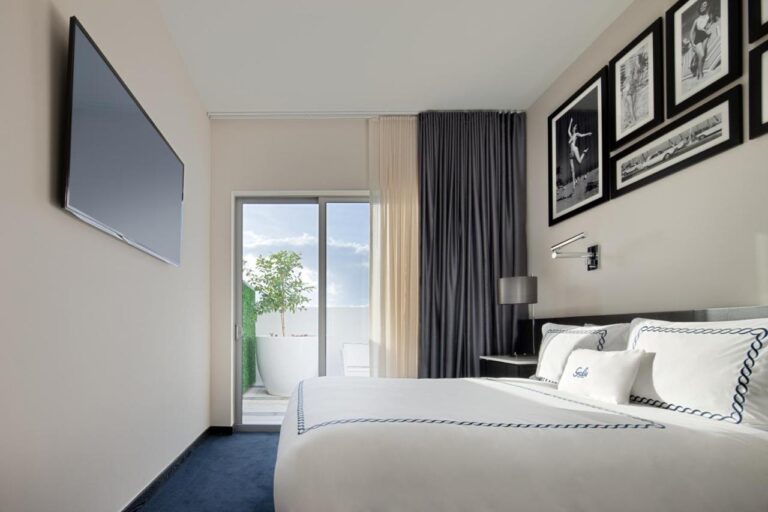 Gale South Beach room