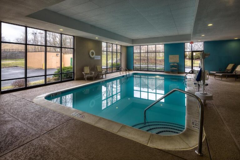 Hampton Inn Columbia MD pool