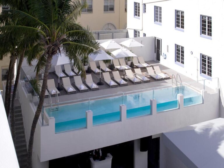 Hotel Breakwater South Beach infinity pool
