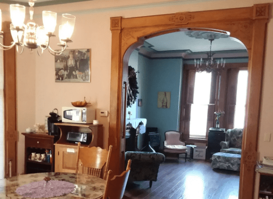 Inn Port D’Vino Dayton Ohio living room