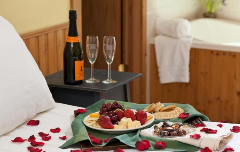 Inn & Spa at Cedar Falls columbus honeymoon suites