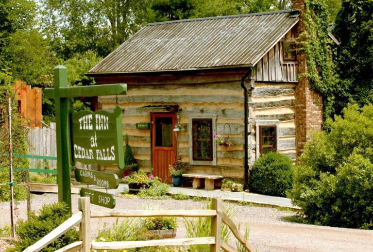 Inn & Spa at Ceder Falls Cabin