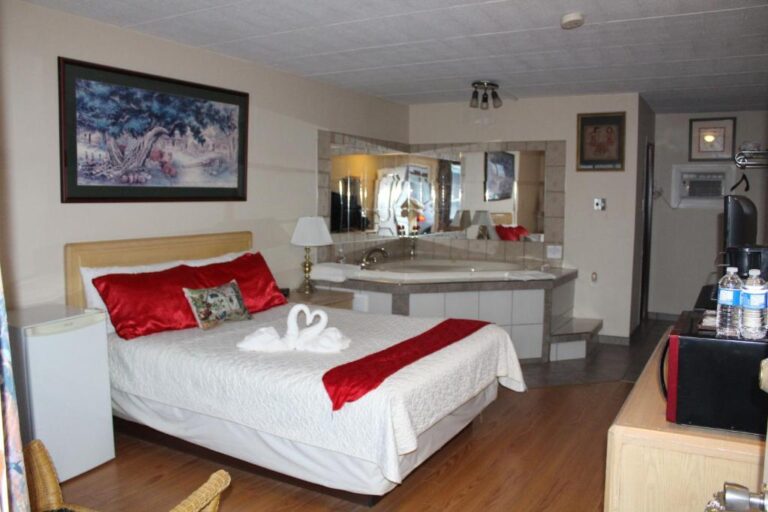 Ritz Inn Niagara honeymoon suites