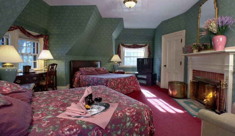 Stonehurst Manor, North Conway, New Hampshire, Suite 2