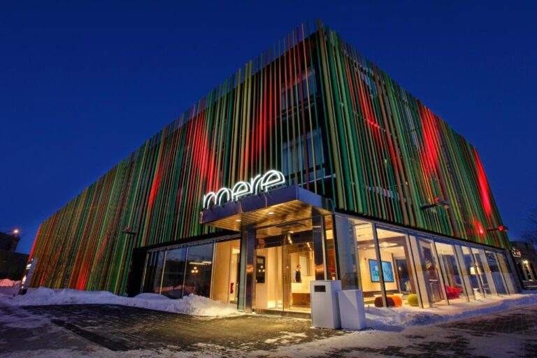 Themed Hotel Winnipeg The Mere 1