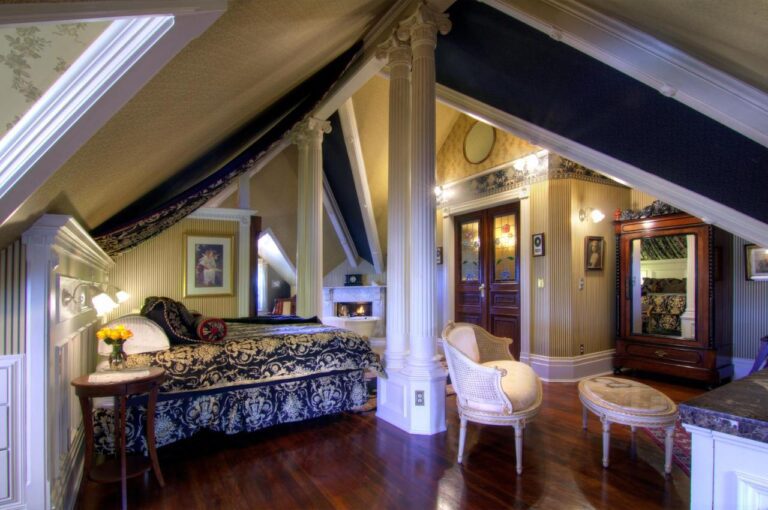 Themed Hotels In California. Gingerbread Mansion Inn 6