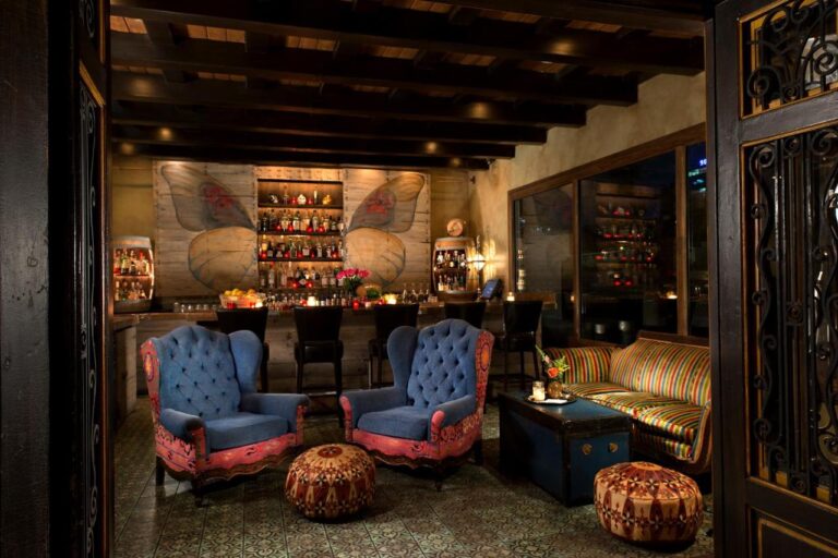 Themed Hotels In California. Petit Ermitage 3