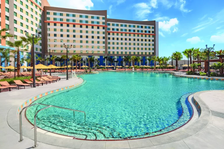 Themed Hotels in Orlando. Universal's End Summer Resort