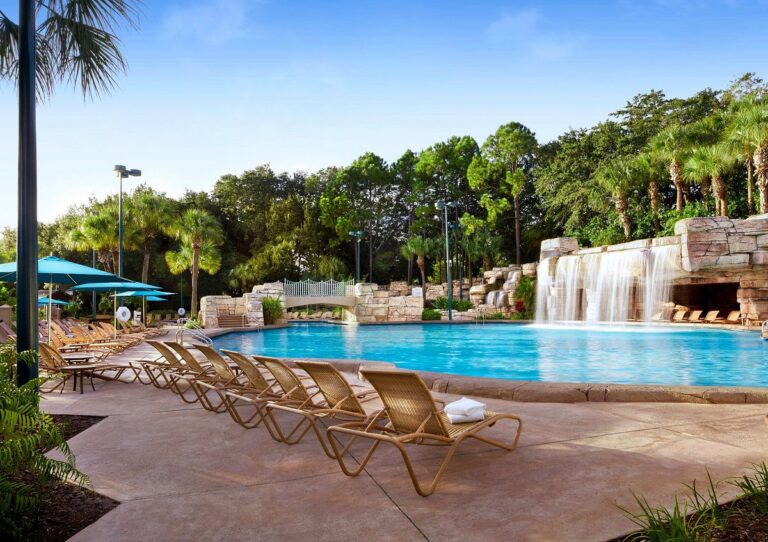 Themed Hotels in Orlando.Walt Disney World Swan 1