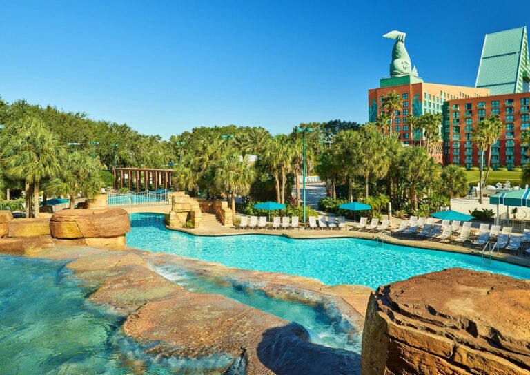 Themed Hotels in Orlando.Walt Disney World Swan 3