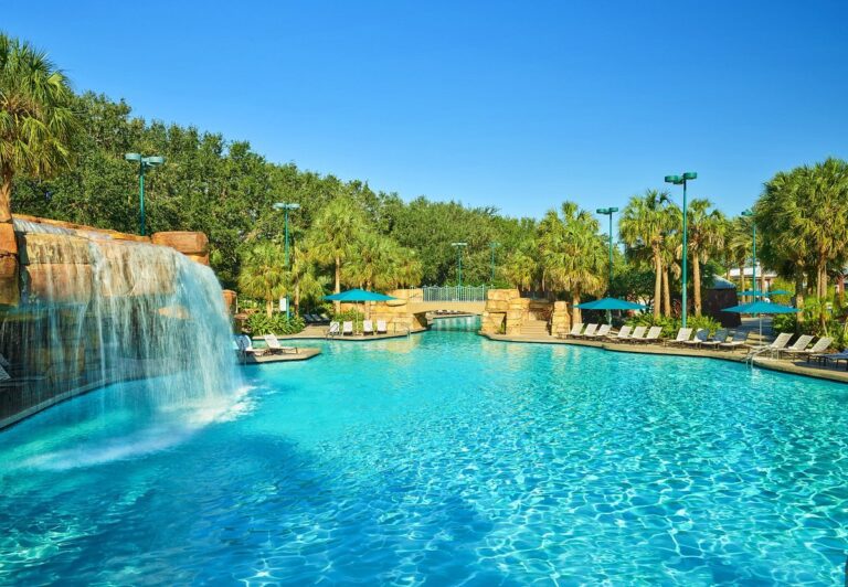 Themed Hotels in Orlando.Walt Disney World Swan 4