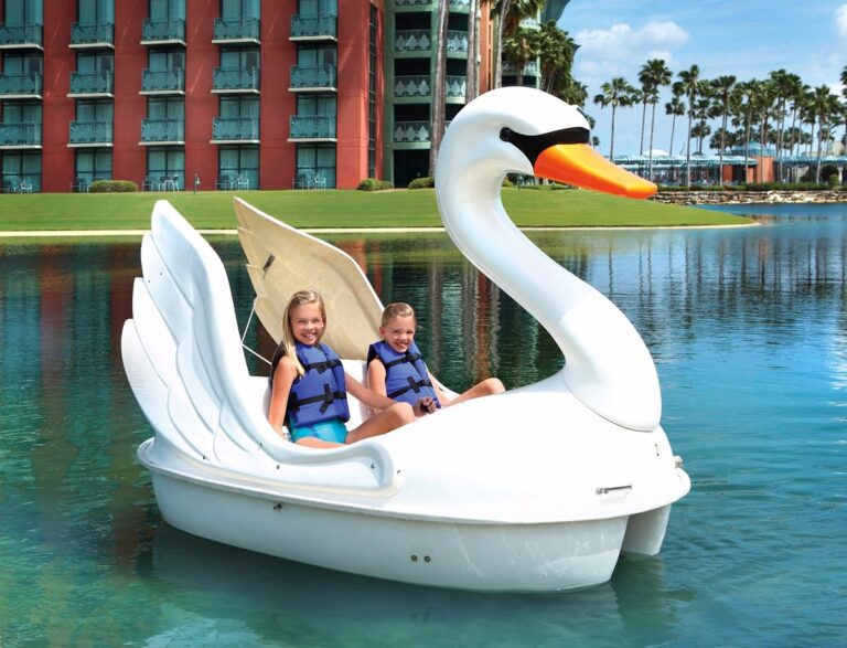Themed Hotels in Orlando.Walt Disney World Swan 5