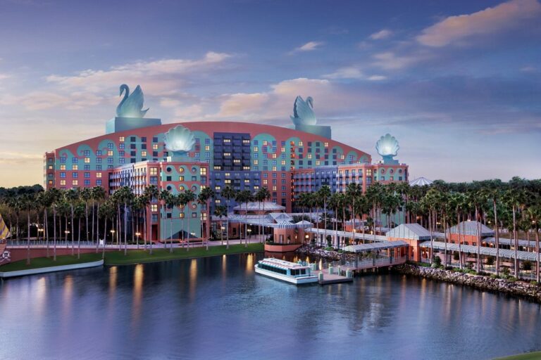 Themed Hotels in Orlando.Walt Disney World Swan