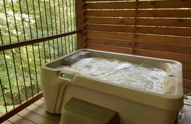 Treehouse 5 by Amish Country Lodging Ohio spa tub