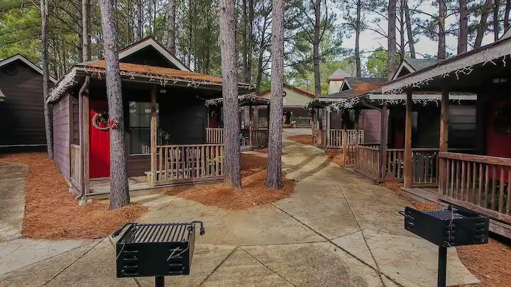 Treehouse cabins in Alabama Cowboy Cabin
