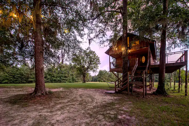 Treehouse cabins in Alabama Family Size