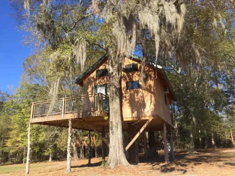 Treehouse cabins in Alabama Family Size3