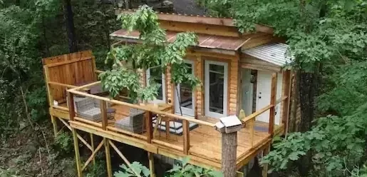 Treehouse cabins in Alabama Hawks Nest
