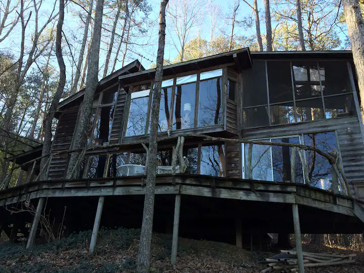 Treehouse cabins in Alabama glass tree house