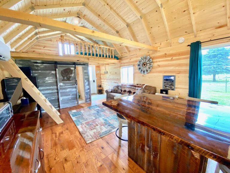 Treehouse cabins in Iowa Beautiful Cabin2