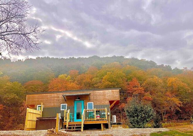 Treehouse cabins in Iowa River run Tiny house