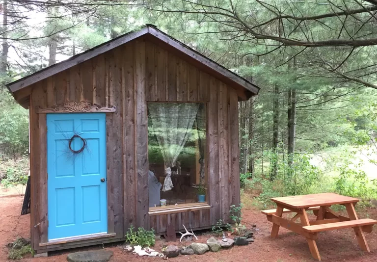 Treehouse cabins in Massachusetts Artsy Pine Cabin