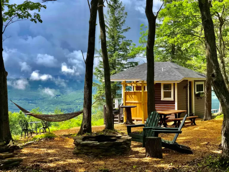 Treehouse cabins in Massachusetts Mahican Cabin