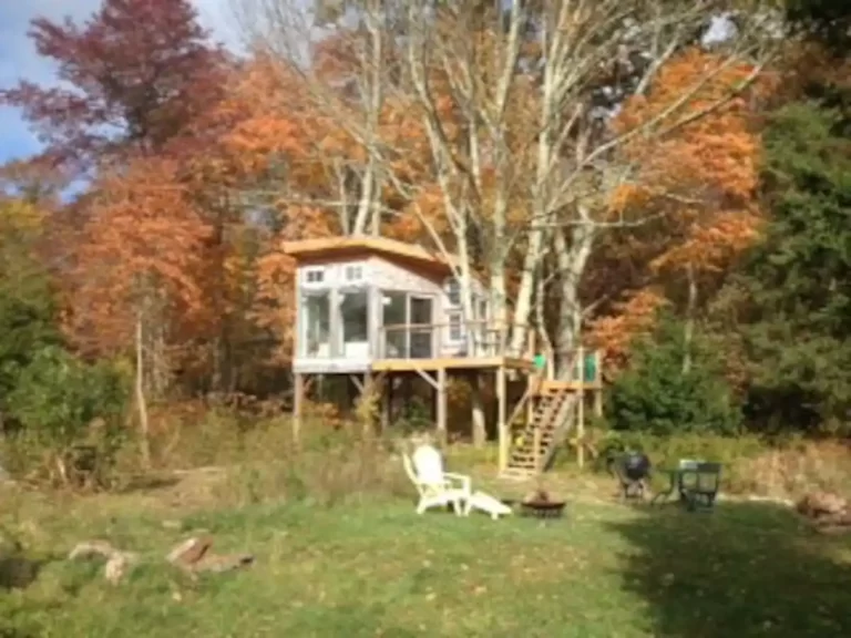 Treehouse cabins in Massachusetts TreeHouse Farm Stay