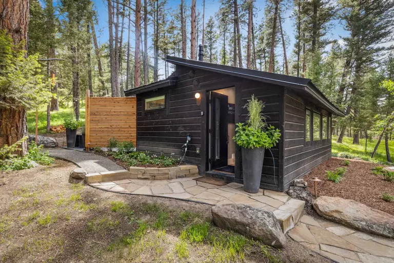 Treehouse cabins in Montana Orofino Cabin1