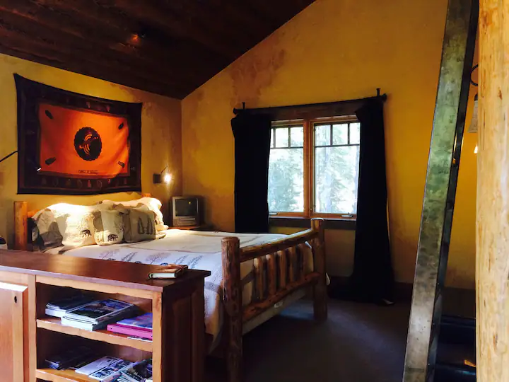 Treehouse cabins in Montana Wild Swan Retreat - Treehouse3