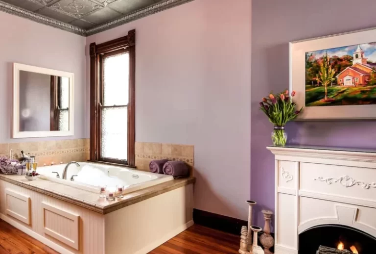 Weller Haus Bed, Breakfast & Event Center Jetted Tub