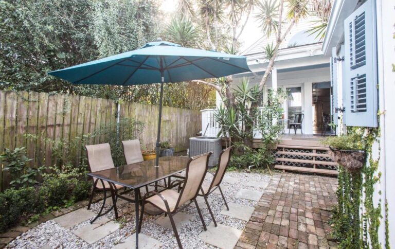 accommodation with private hot tub in New Orleans 4