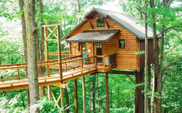 anniversary getaways at Treehouse #5 in ohio