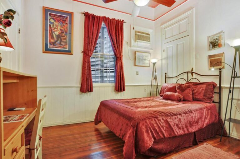 bed and breakfast with hot tub in New Orleans 2