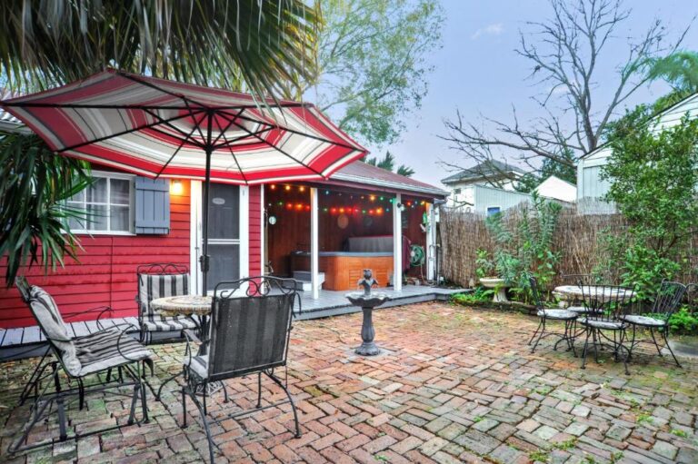 bed and breakfast with hot tub in New Orleans