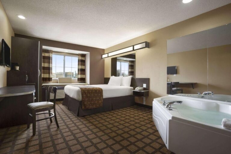budget friendly hotels in Cedar Rapids with hot tub in room 5