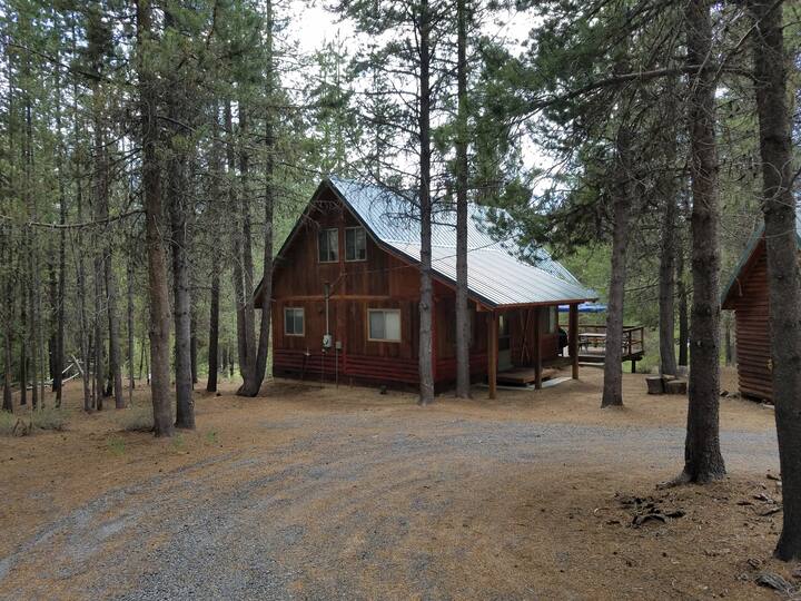 cabins with hot tub in oregon Riverside2