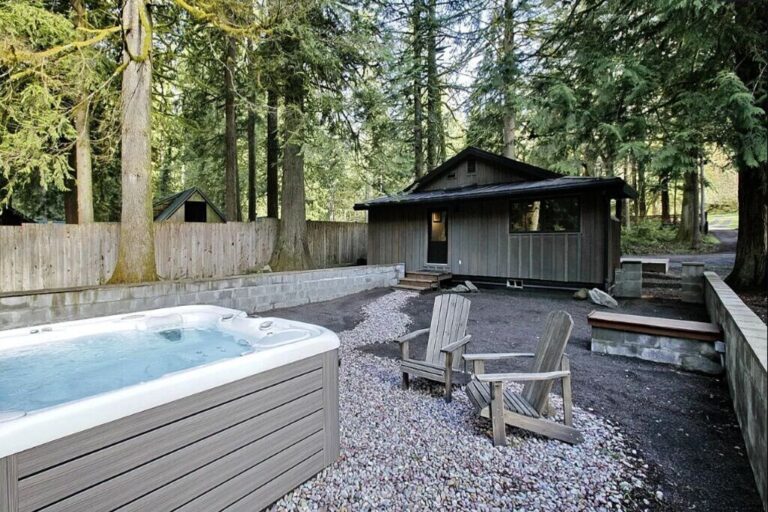 cabins with hot tub in oregon The Komorebi House2