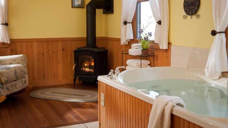 columbus honeymoon suites at Inn & Spa at Cedar Falls