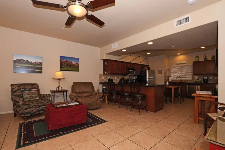 guest house near Mesa with hot tub 2