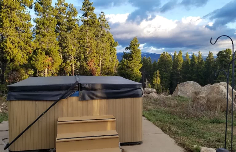 holiday home for couples in Fort Collins with hot tub