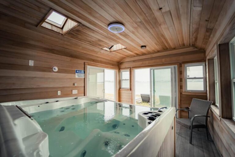 holiday home in Connecticut with private hot tub 3