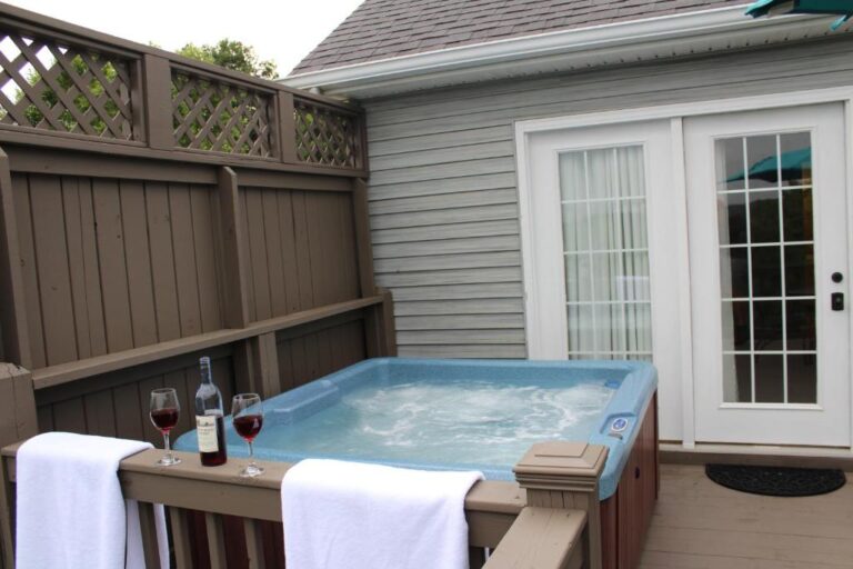 holiday home in Louisville with private hot tub 4