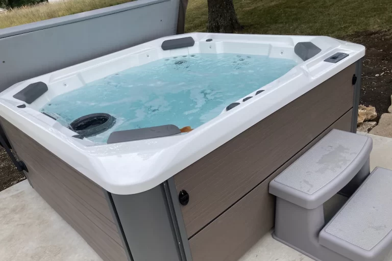 holiday home in Topeka with private hot tub 4