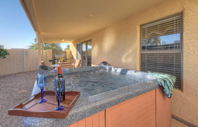holiday home with hot tub in Mesa 2