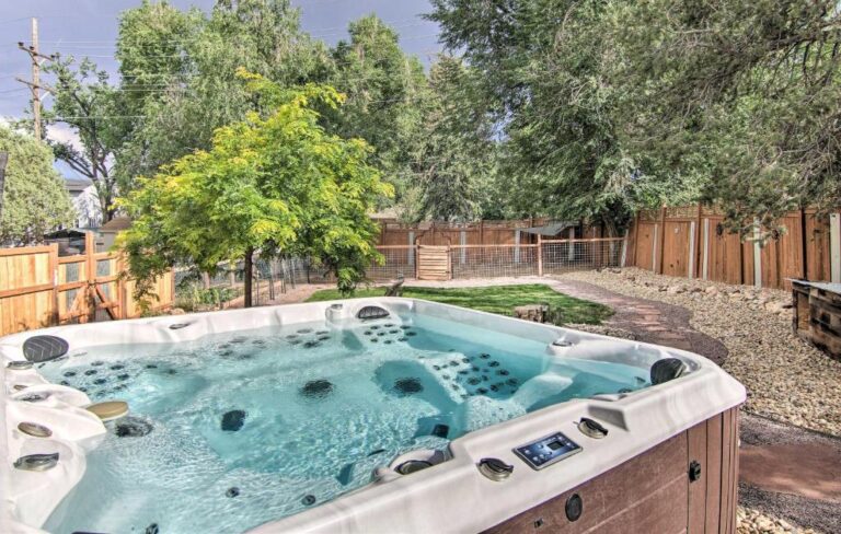 holiday home with private hot tub in Colorado Springs 4
