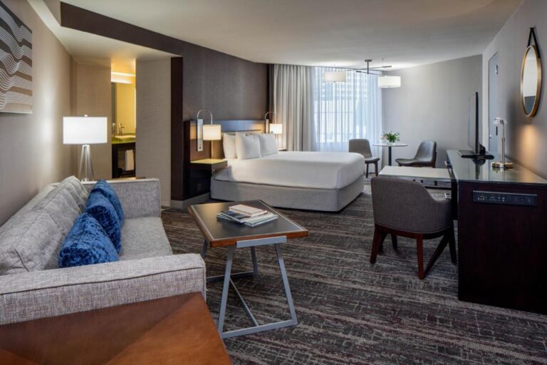 honeymoon suites Hyatt Regency Indianapolis at State Capitol indianapolis
