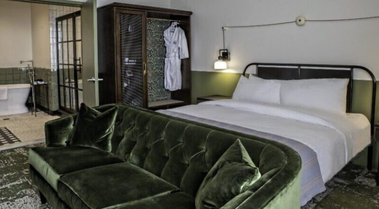 honeymoon suites at Cotton Court Hotel in lubbock