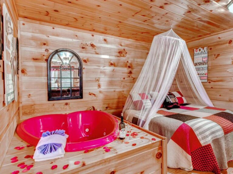 honeymoon suites at Hanky Panky in gatlinburg