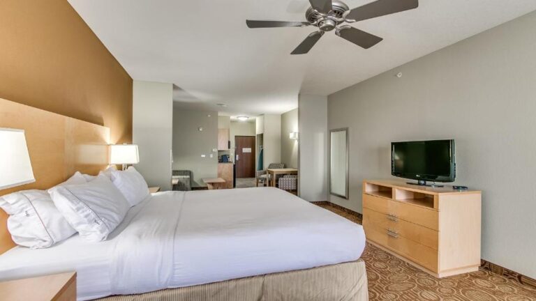 honeymoon suites at Holiday Inn Express & Suites in lubbock